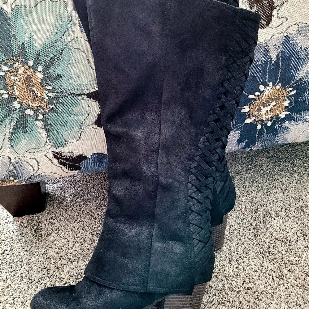 Fergalicious Black boots, sz 8.5 wide calf